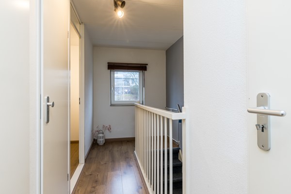 Foto - Te koop: Moderne instapklare drive-inwoning met garage, 3 slaapkamers, balkon met prachtig uitzicht en geheel bestraatte onderhoudsvriendelijke tuin met tuinkamer gelegen aan de rand van Heerlen.